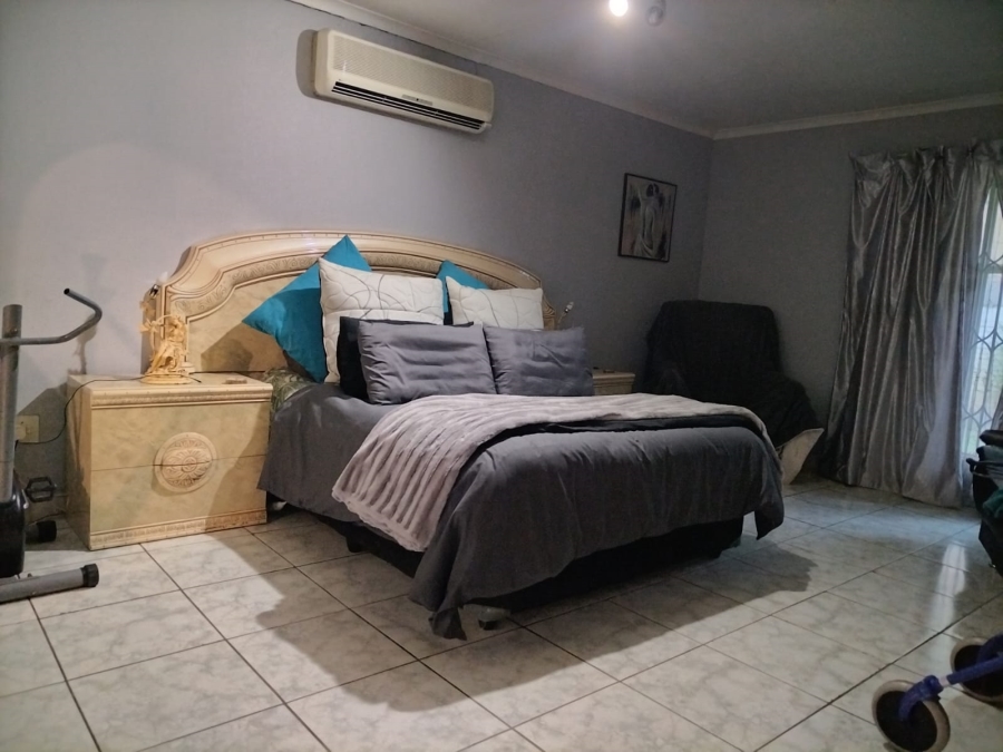 4 Bedroom Property for Sale in Oos Einde North West